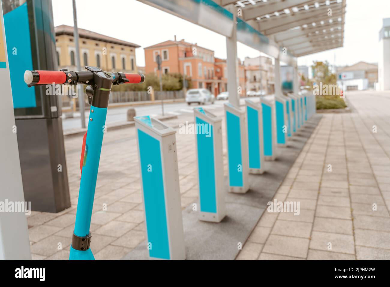 Manubrio scooter con display su strada Foto Stock