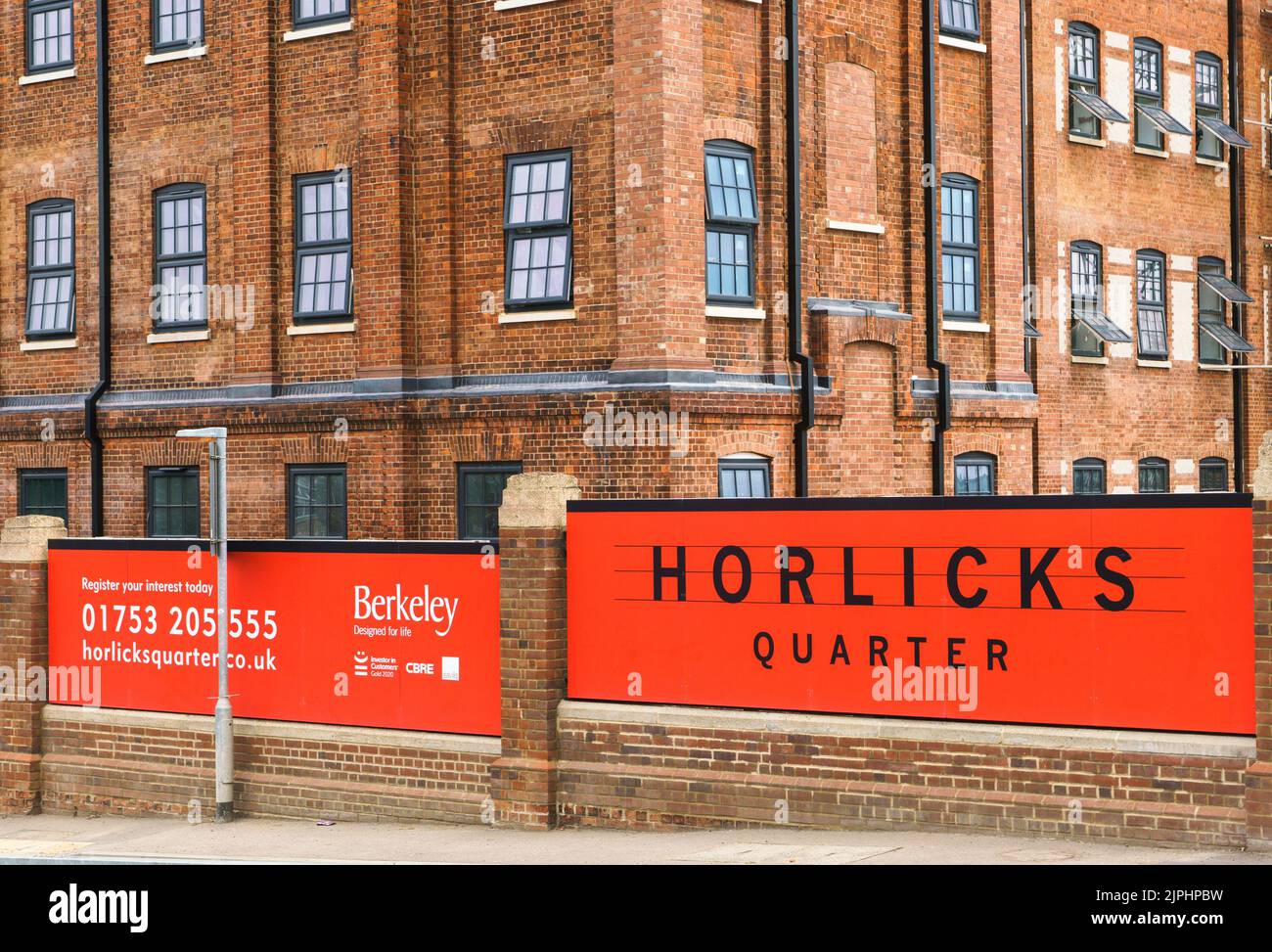 Nuovo sviluppo a Slough, Berkshire, sul sito della fabbrica Horlicks. Rinominato quartiere Horlicks e con l'obiettivo di creare nuove comunità a Slough. Foto Stock