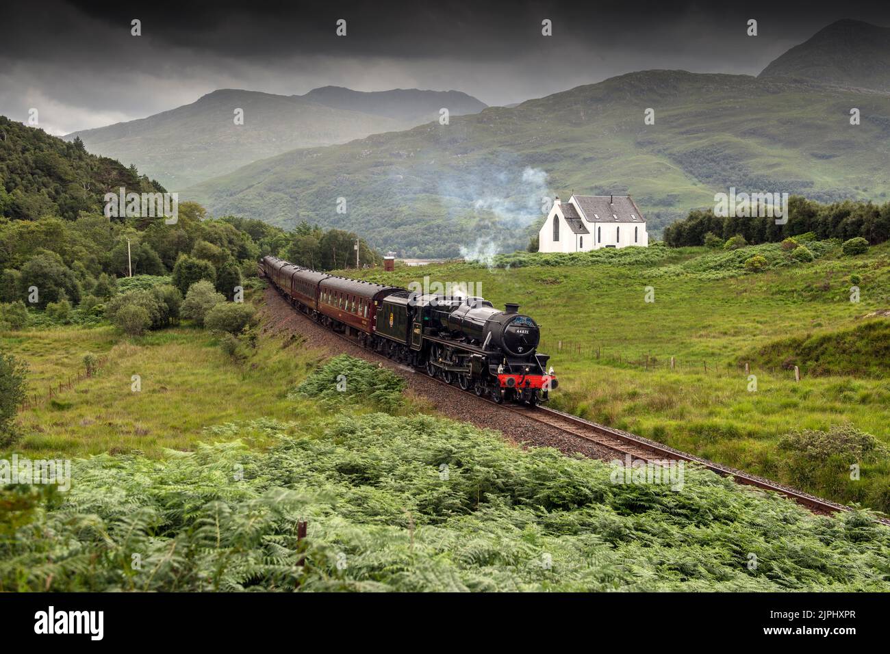 The Jacobite Express, apparso nei film di Harry Potter, in rotta per Mallaig nelle Highlands scozzesi Foto Stock