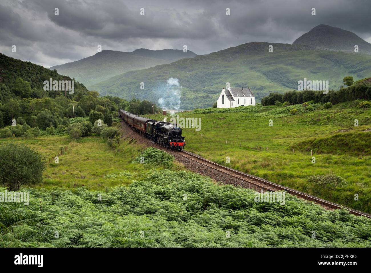 The Jacobite Express, apparso nei film di Harry Potter, in rotta per Mallaig nelle Highlands scozzesi Foto Stock