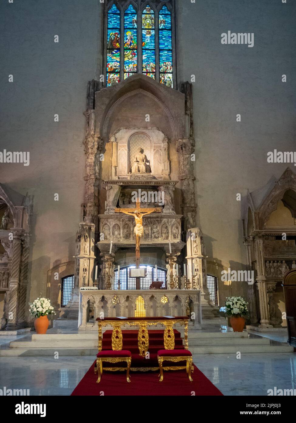 Altare maggiore della Basilica di Santa Chiara, Napoli Foto Stock