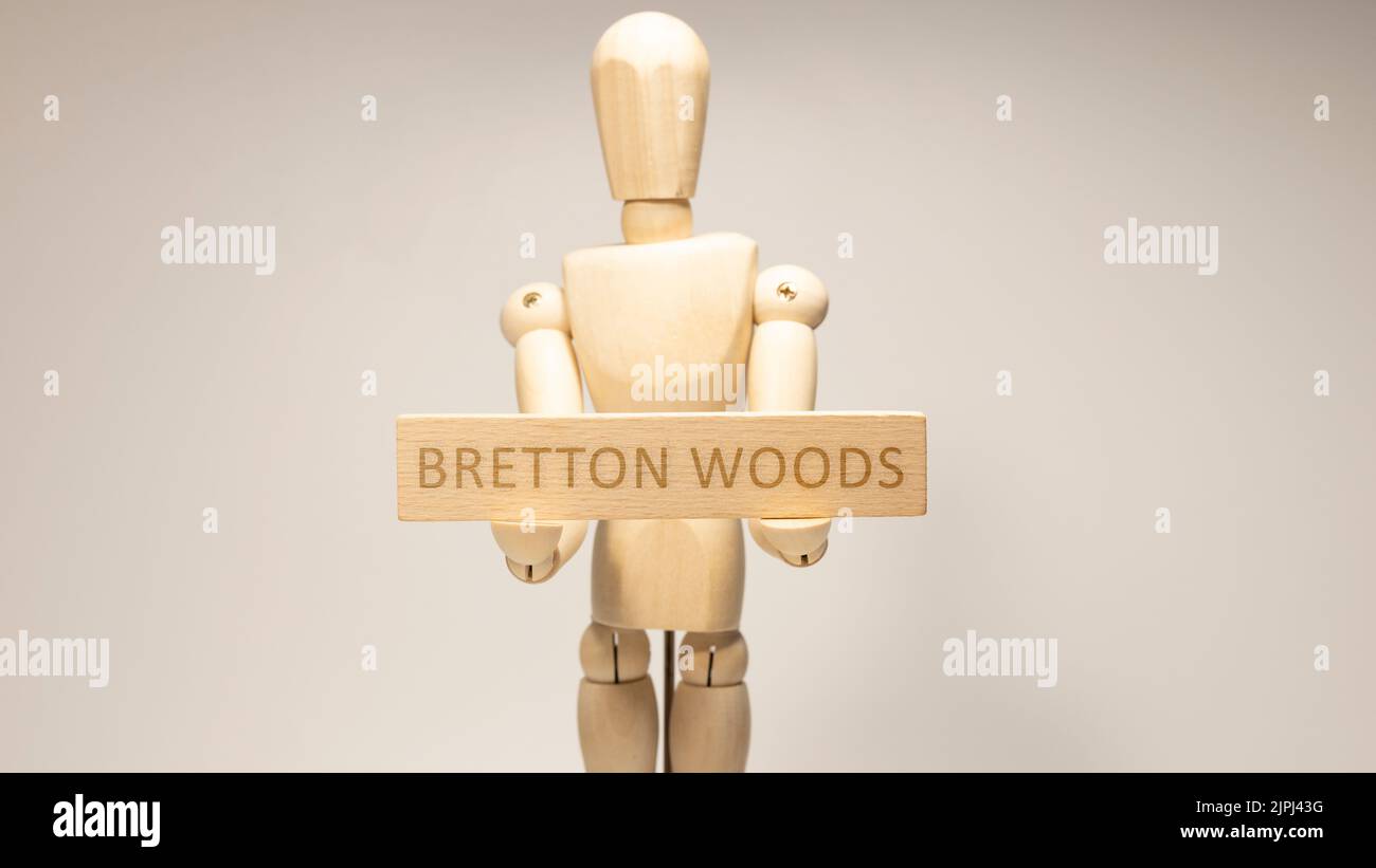 legno brettone scritto sulla superficie. Economia e finanza. Foto Stock