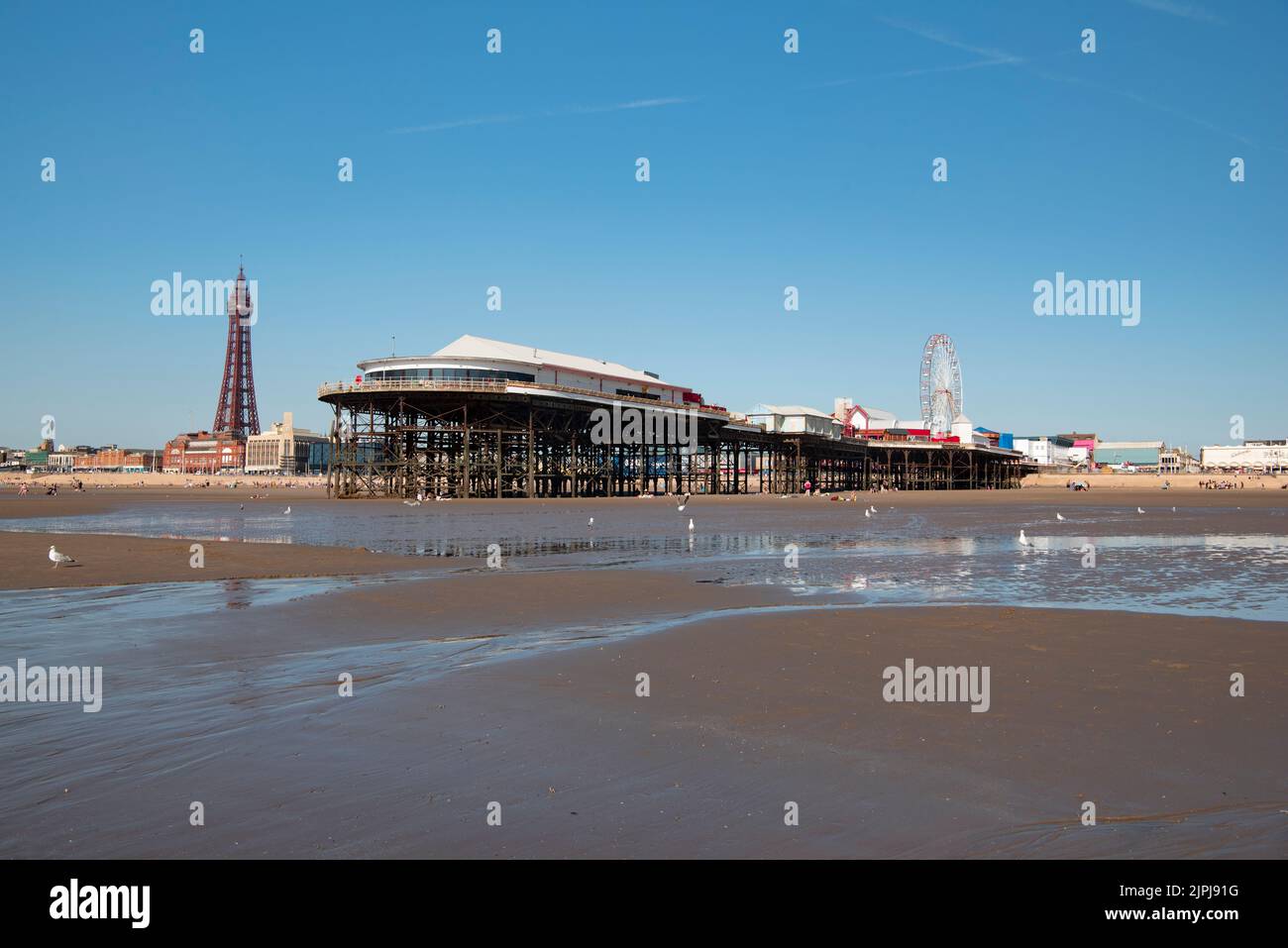 Blackpool Tower, Beach e Central Pier con la Big Wheel - UK Summer Holiday 2022 un posto fantastico da visitare! Foto Stock