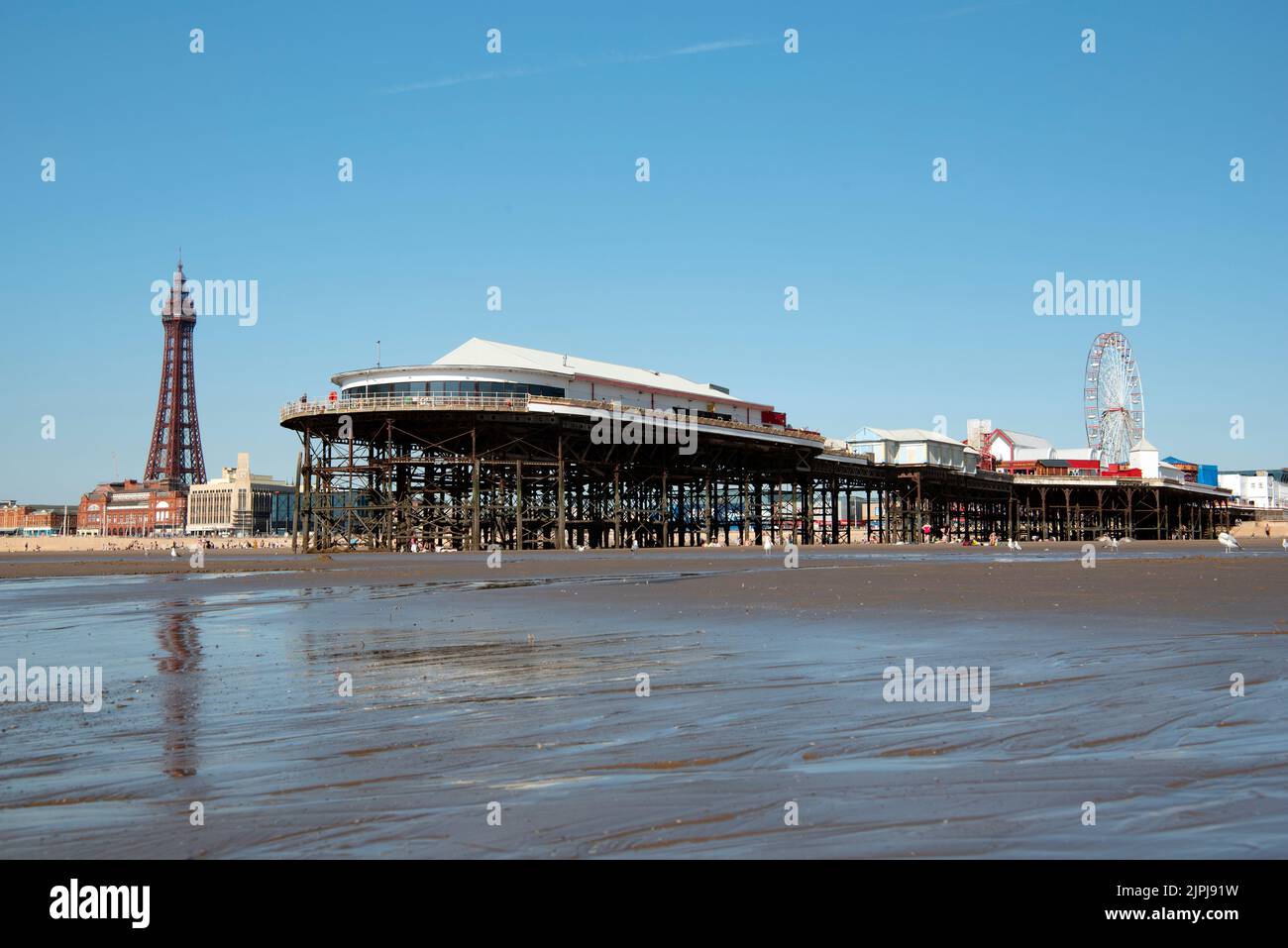 Blackpool Tower, Beach e Central Pier con la Big Wheel - UK Summer Holiday 2022 un posto fantastico da visitare! Una delle migliori vacanze nel Regno Unito desti Foto Stock