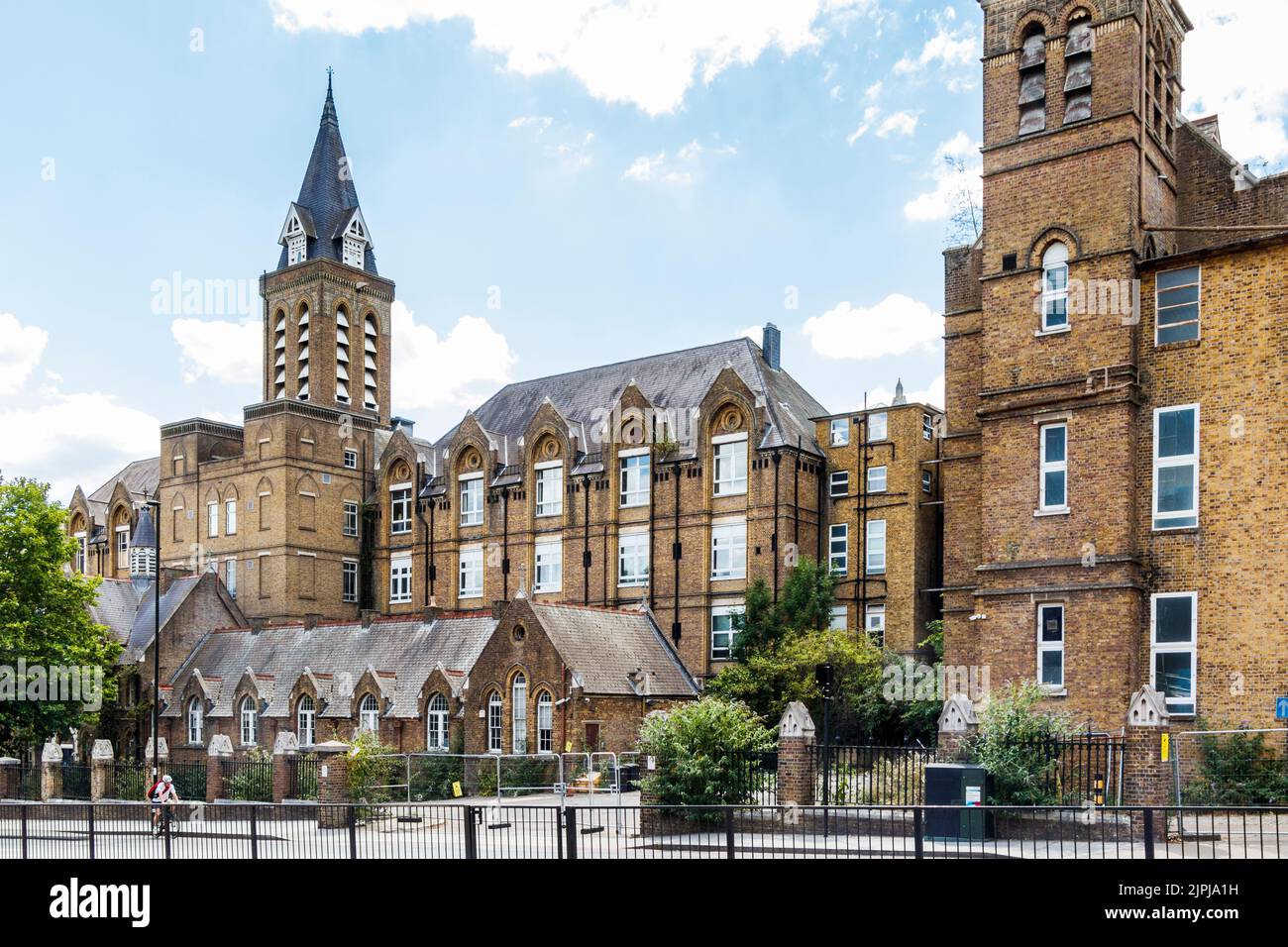 Il Middlesex University Archway Campus, (The Holborn Union Building) in attesa di sviluppo da Seven Capital, Archway Road, Londra, Regno Unito Foto Stock