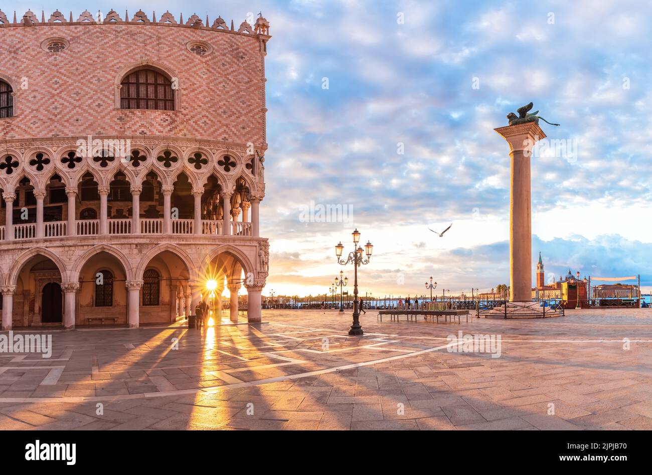 venezia, piazza san marco, luce del mattino, monolithsäule, venere, piazze di san marco, luci del mattino Foto Stock