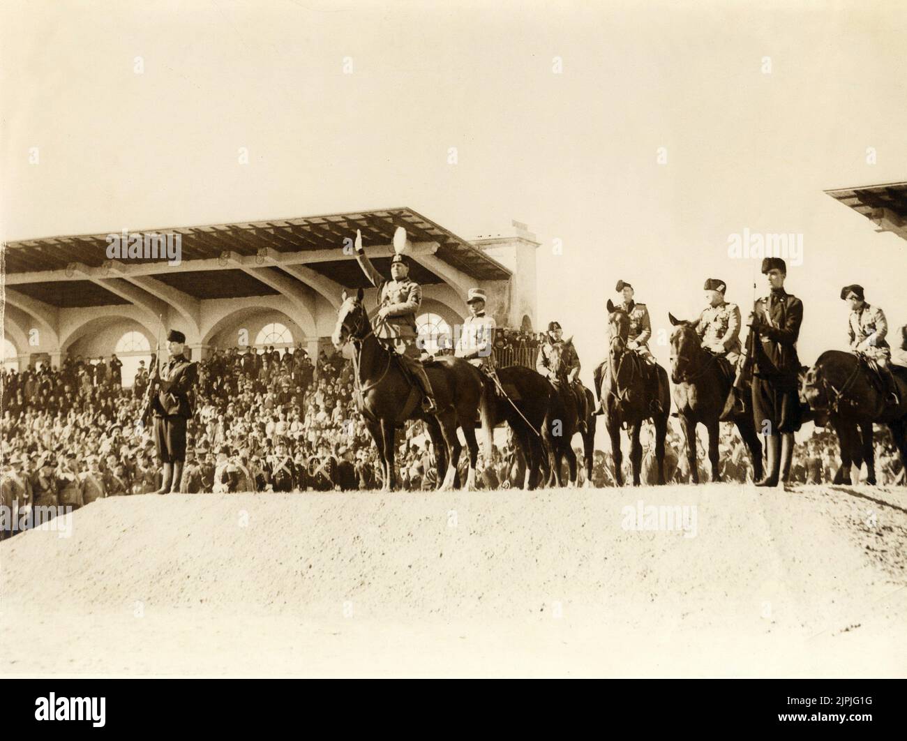 1927 , Roma , ITALIA : il duca fascista Benito MUSSOLINI in uniforme di ...