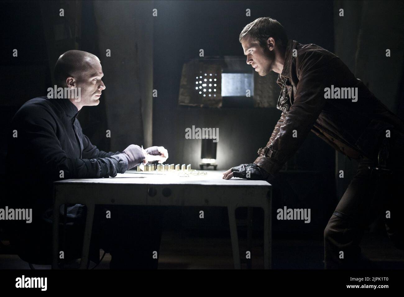 PAUL BETTANY, CAM GIGANDET, SACERDOTE, 2011 Foto Stock