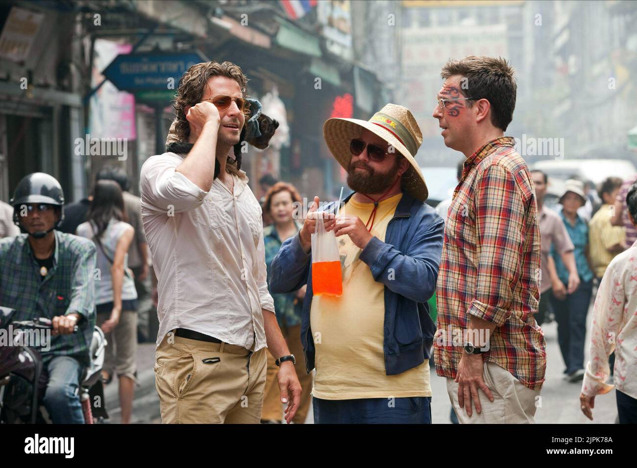 COOPER, GALIFIANAKIS, HELMS, IL HANGOVER PARTE II, 2011 Foto Stock