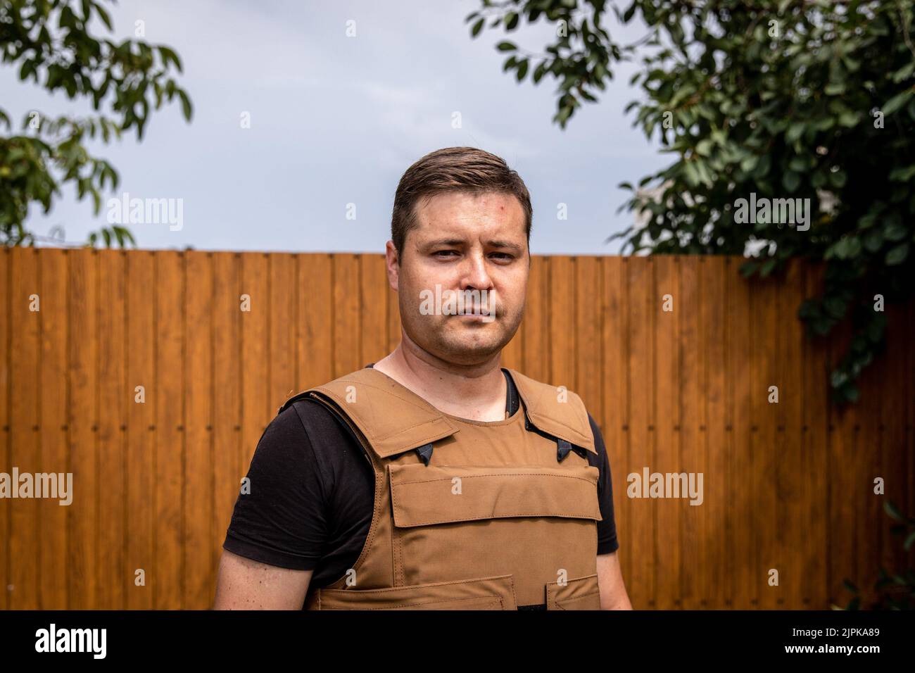 Capo della comunità Mykolaiv Oblast Pylypenko Oleg Valeriyovych (36) posa per una foto a Mykolaiv Oblast, Ucraina, è stato rilasciato di recente come programma di scambio di prigionieri con i russi, è stato tenuto prigioniero per 3 mesi e ha affermato di essere sotto tortura durante il periodo. Mentre i funzionari ucraini hanno rivendicato la parzialità per recuperare il loro territorio, e lanciando una contro-offensiva nell'asse sud del paese, compreso Mykolaiv Oblast, l'area è stata sottoposta a pesanti combattimenti, e i villaggi liberati che circondano Mykolaiv città sono stati sotto pesanti conchiglie. (Foto di Alex Chan Tsz Y Foto Stock