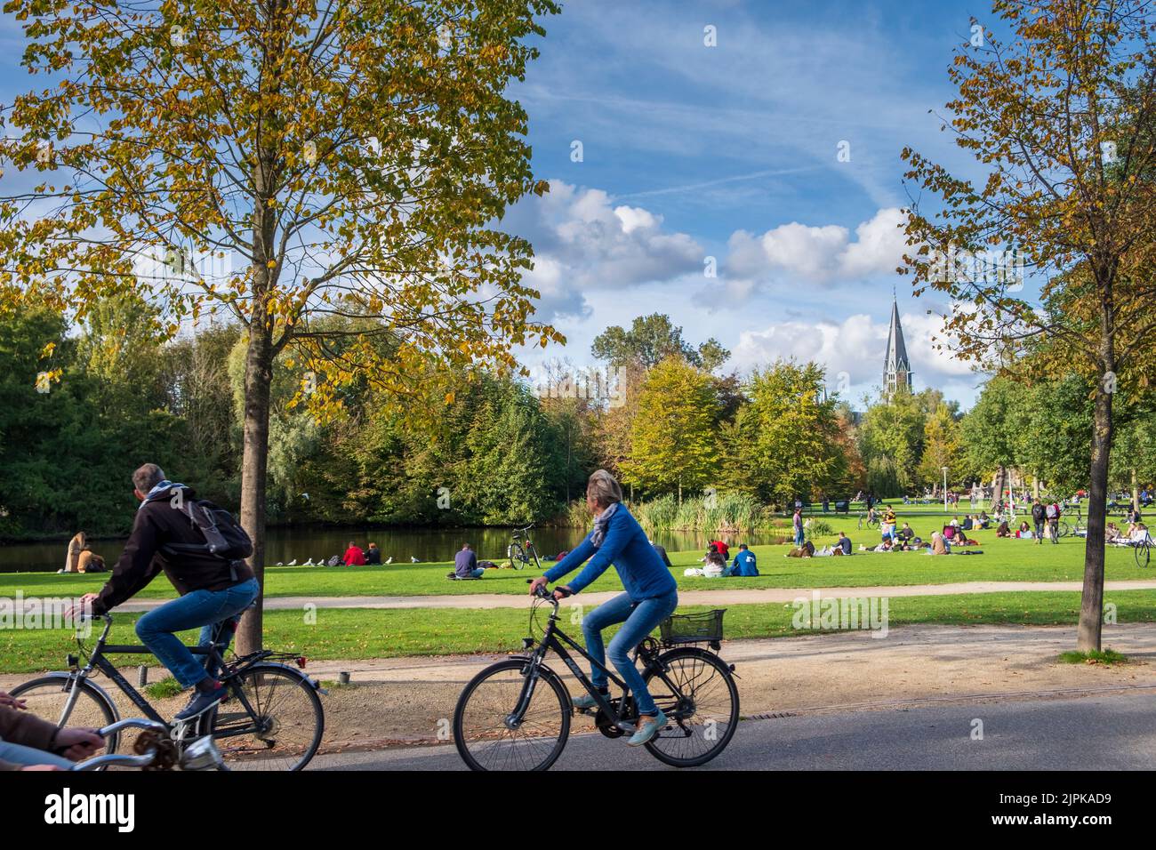 Il Vondelpark, un parco urbano pubblico di 47 ettari, Amsterdam, Paesi Bassi. Foto Stock