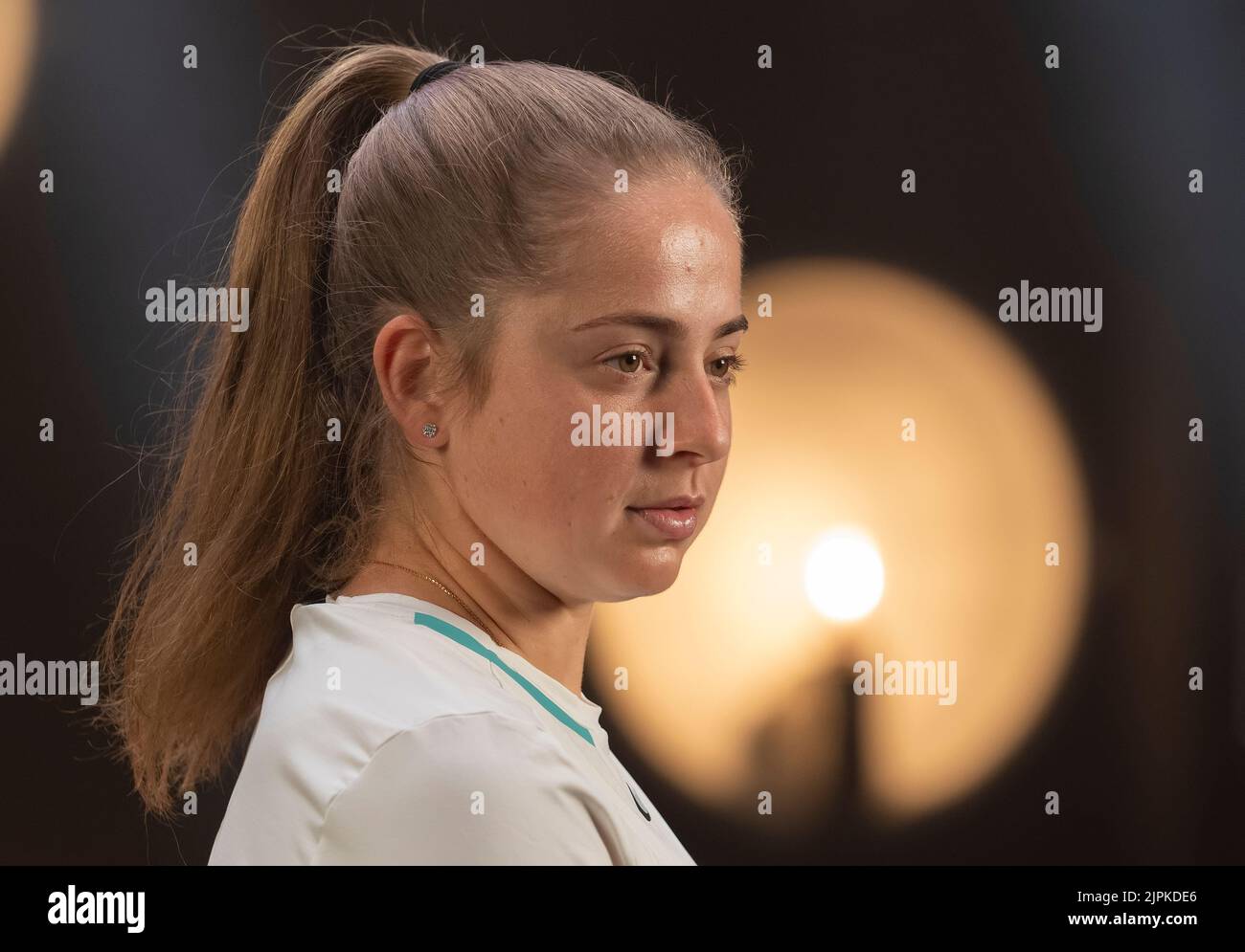 8 marzo 2022; Indian Wells, CA 2022 BNP Paribas Open Tennis Channel giocatore spara Jelena Ostapenko (LAT) Foto Stock