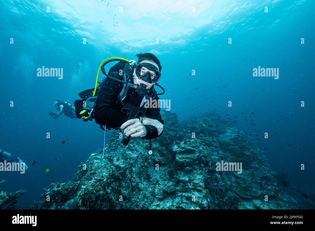 Tuffati esplorando le acque tropicali del Mare delle Andamane in Thailandia Foto Stock