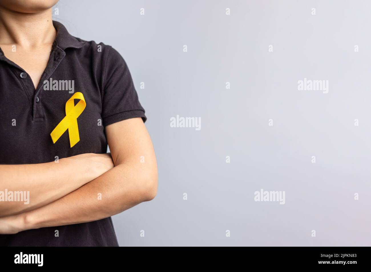 Giorno di prevenzione del suicidio, infanzia, sarcoma, ossa e vescica cancro mese di consapevolezza, nastro giallo per sostenere la vita delle persone e la malattia. Bambini lui Foto Stock