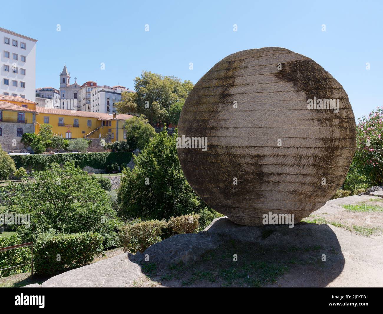 Opere d'arte in pietra nel Parque das Virtudes a Porto, Portogallo Foto Stock