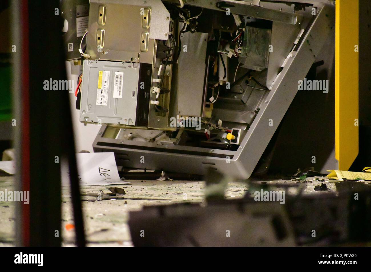 ARGOLIDA, GRECIA - DUE SPORTELLI AUTOMATICI SONO ESPLOSI IN UN MERCATO SUPER AD ARGOS Foto Stock