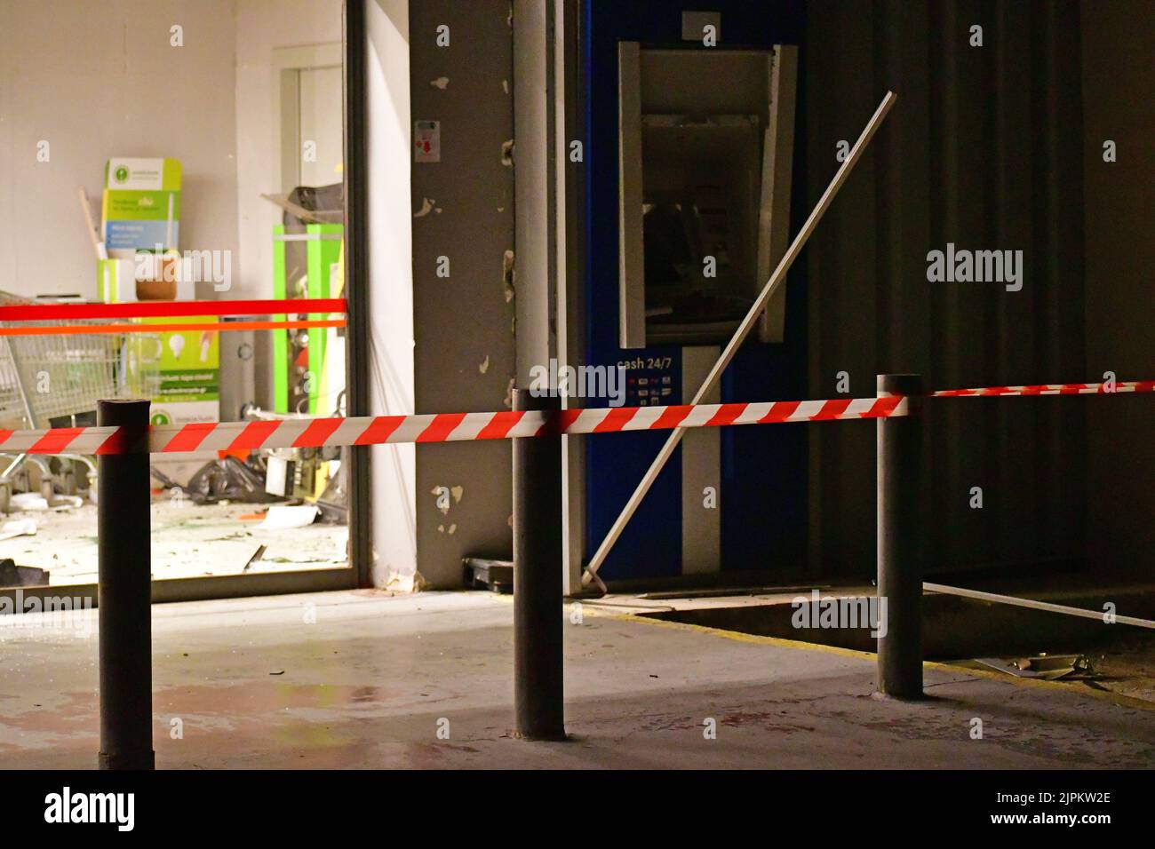 ARGOLIDA, GRECIA - DUE SPORTELLI AUTOMATICI SONO ESPLOSI IN UN MERCATO SUPER AD ARGOS Foto Stock