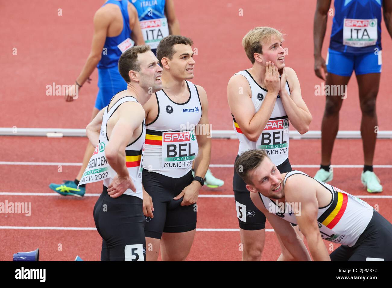 Monaco, Germania. 19th ago, 2022. Falchi belgi raffigurati dopo gli uomini 4x100 m relè calore il nono giorno del Campionato europeo di Atletica, a Monaco 2022, Germania, Venerdì 19 agosto 2022. La seconda edizione dei Campionati europei si svolge dal 11 al 22 agosto e prevede nove sport. BELGA PHOTO BENOIT DOPPAGNE Credit: Belga News Agency/Alamy Live News Foto Stock
