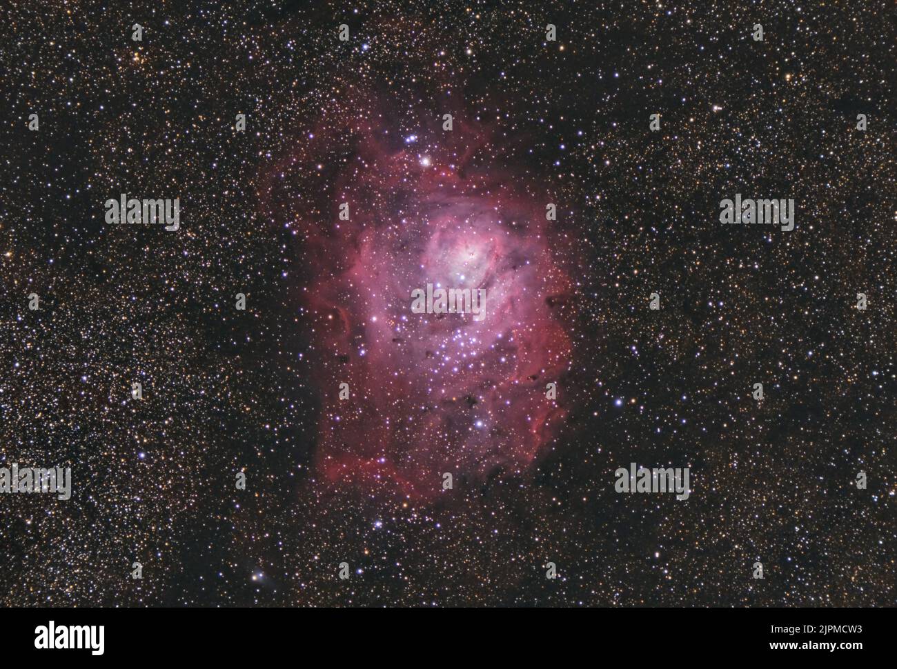 La Nebula Laguna , Messier 8 o NGC 6523, è una gigantesca nube interstellare nella costellazione del Sagittario Foto Stock