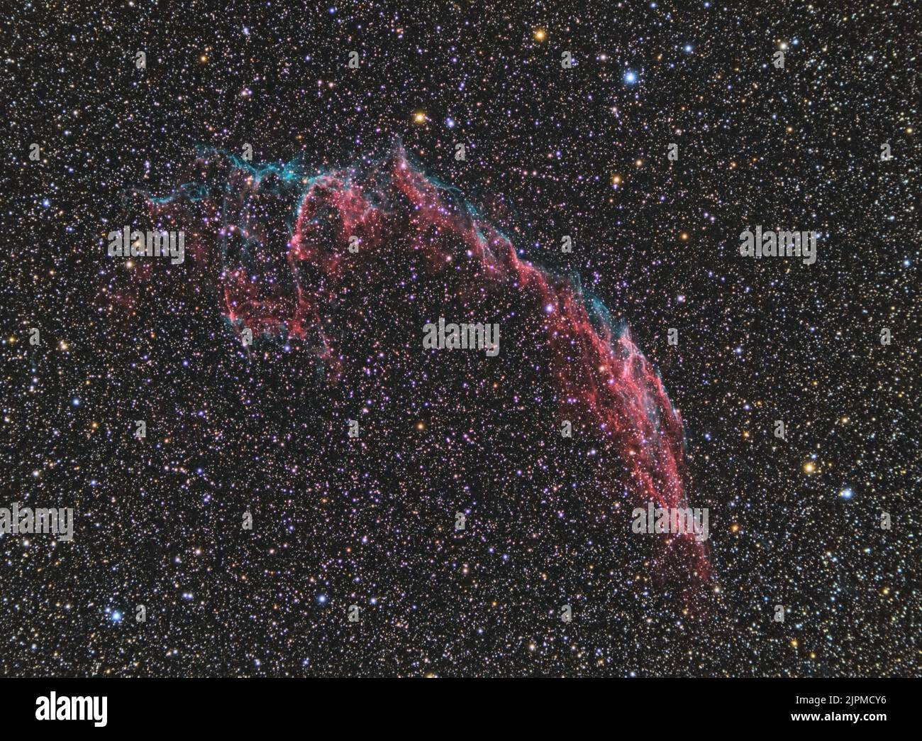 Il Nebula Veil, un residuo di supernova. Nube di gas e polvere riscaldati e ionizzati nella costellazione Cygnus. Foto Stock