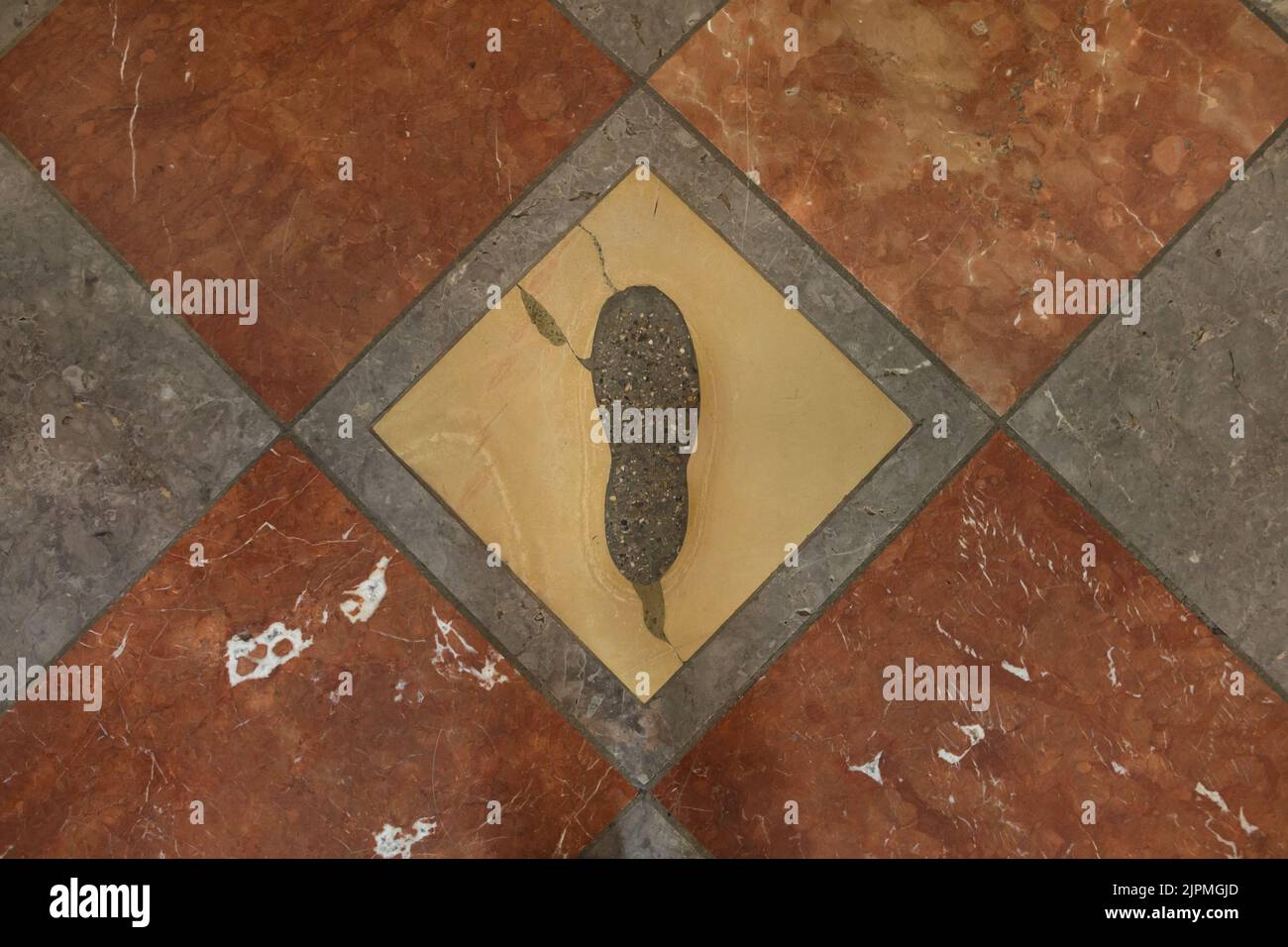 Teufelstritt (gradino del Diavolo) all'ingresso della Frauenkirche (Cattedrale di Monaco) a Monaco in Baviera, Germania. Foto Stock