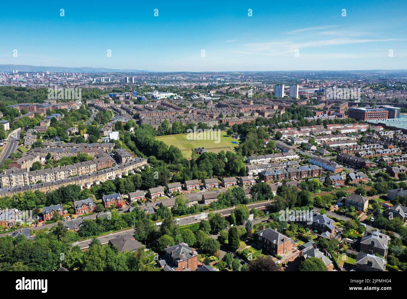 Vista aerea dei droni dell'area di Newlands sul lato Sud di Glasgow Foto Stock