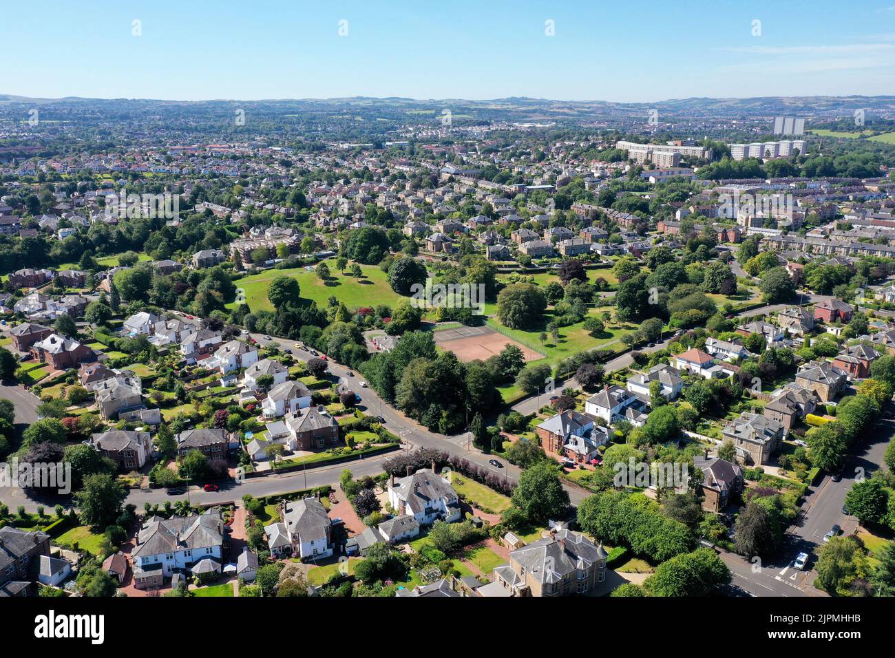 Vista aerea dei droni dell'area di Newlands sul lato Sud di Glasgow Foto Stock