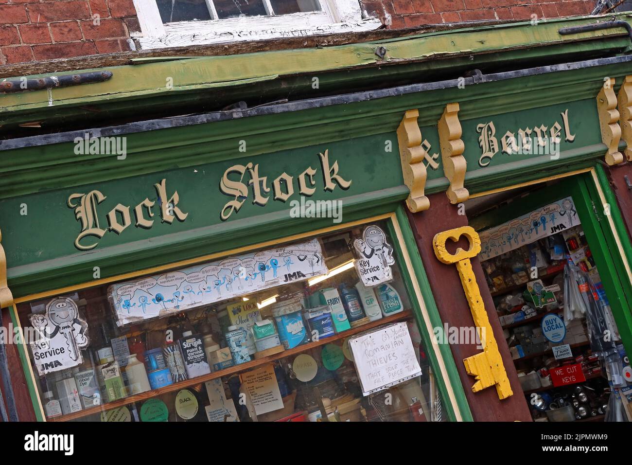 Tradizionale ironmonger, Lock Stock and Barrel, 7 Owen St, Hereford, Herefordshire, Inghilterra, REGNO UNITO, HR1 2JB Foto Stock