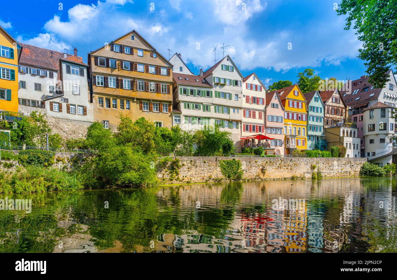 Le case storiche del centro storico di Tübingen sulle rive del Neckar. Baden Wuerttemberg, Germania, Europa Foto Stock