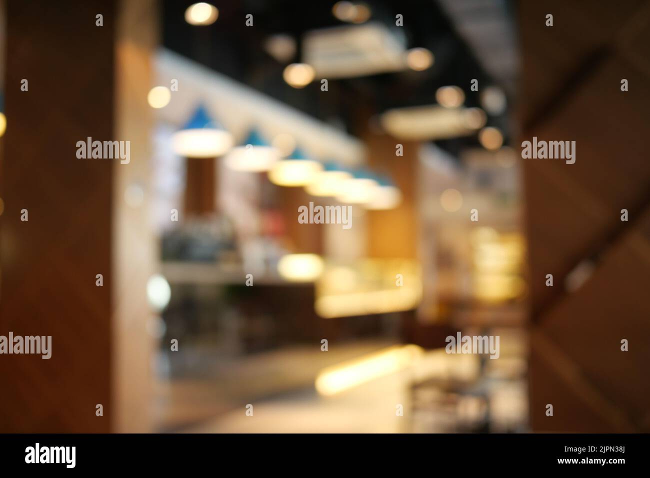 sfocate lo sfondo moderno del cafè con un design interno Foto Stock