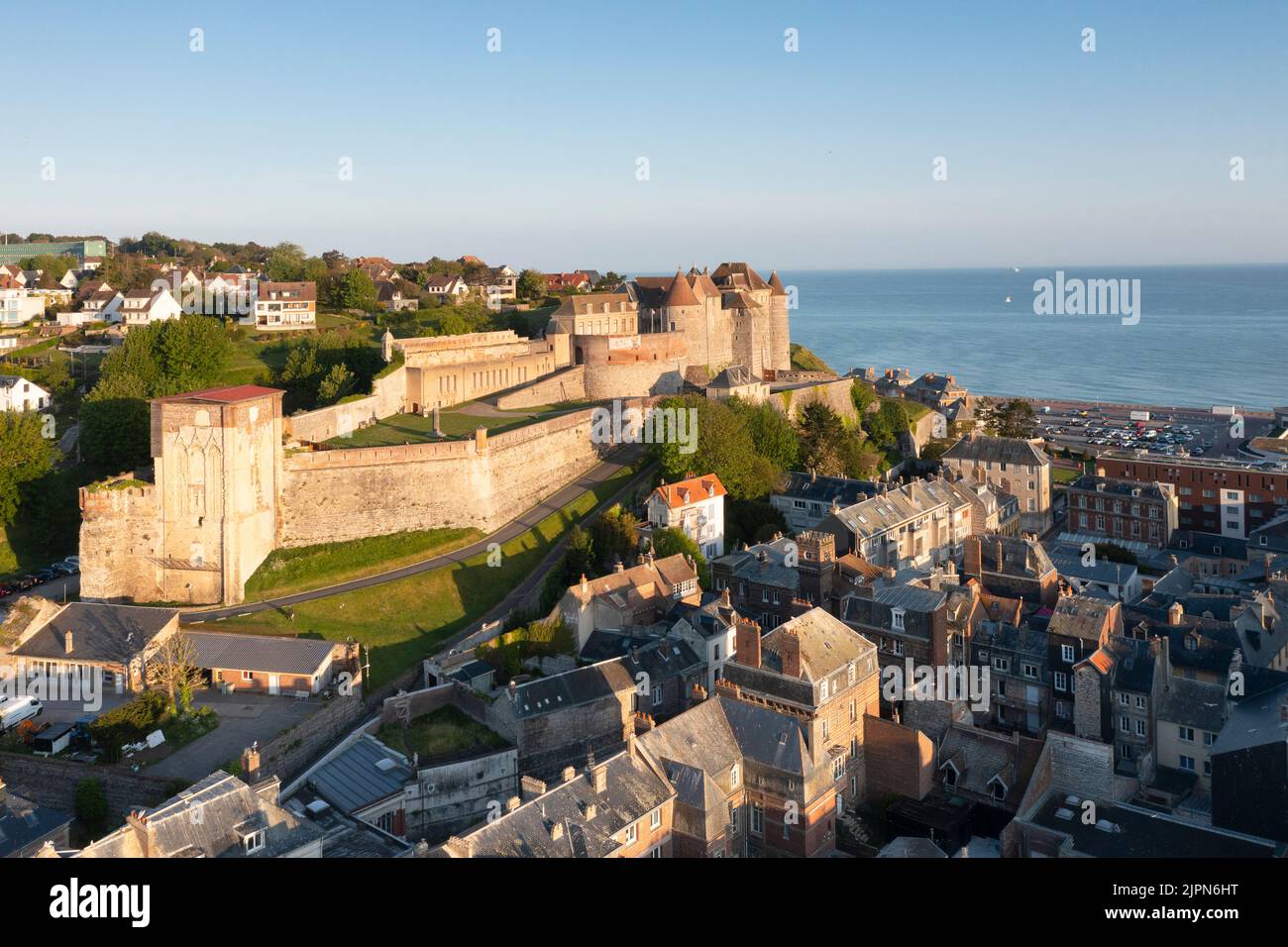 Francia, Seine-Maritime, Cote d'Albatre, Pays de Caux, Dieppe, Chateau de Dieppe, Dieppe castello e bastioni, castello che ospita il Museo Dieppe di A. Foto Stock