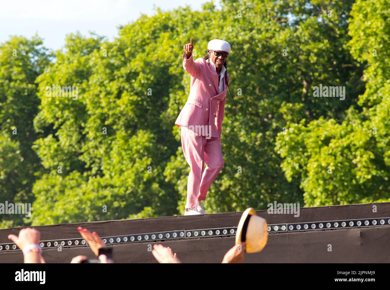 Londra UK 10.7.2022 Hyde Park Chic con Nile Rodgers si esibiscono sul palco principale di grandi querce al bst hyde Park persone in foto: Nile Rodgers Foto Stock