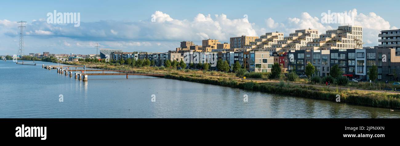 Panorama di Zeeburgereiland e Sportheldenbuurt, una moderna zona residenziale sul lato est di Amsterdam Foto Stock