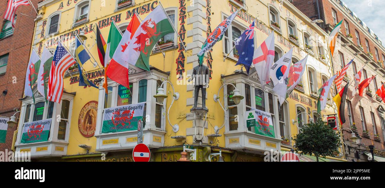 Dublino, Irlanda - 8th febbraio 2020: Temple Bar e Bedford row Street scena. Dublino, Repubblica d'Irlanda Foto Stock