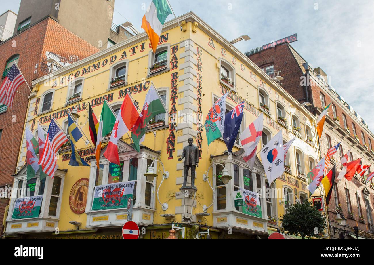 Dublino, Irlanda - 8th febbraio 2020: Temple Bar e Bedford row Street scena. Dublino, Repubblica d'Irlanda Foto Stock