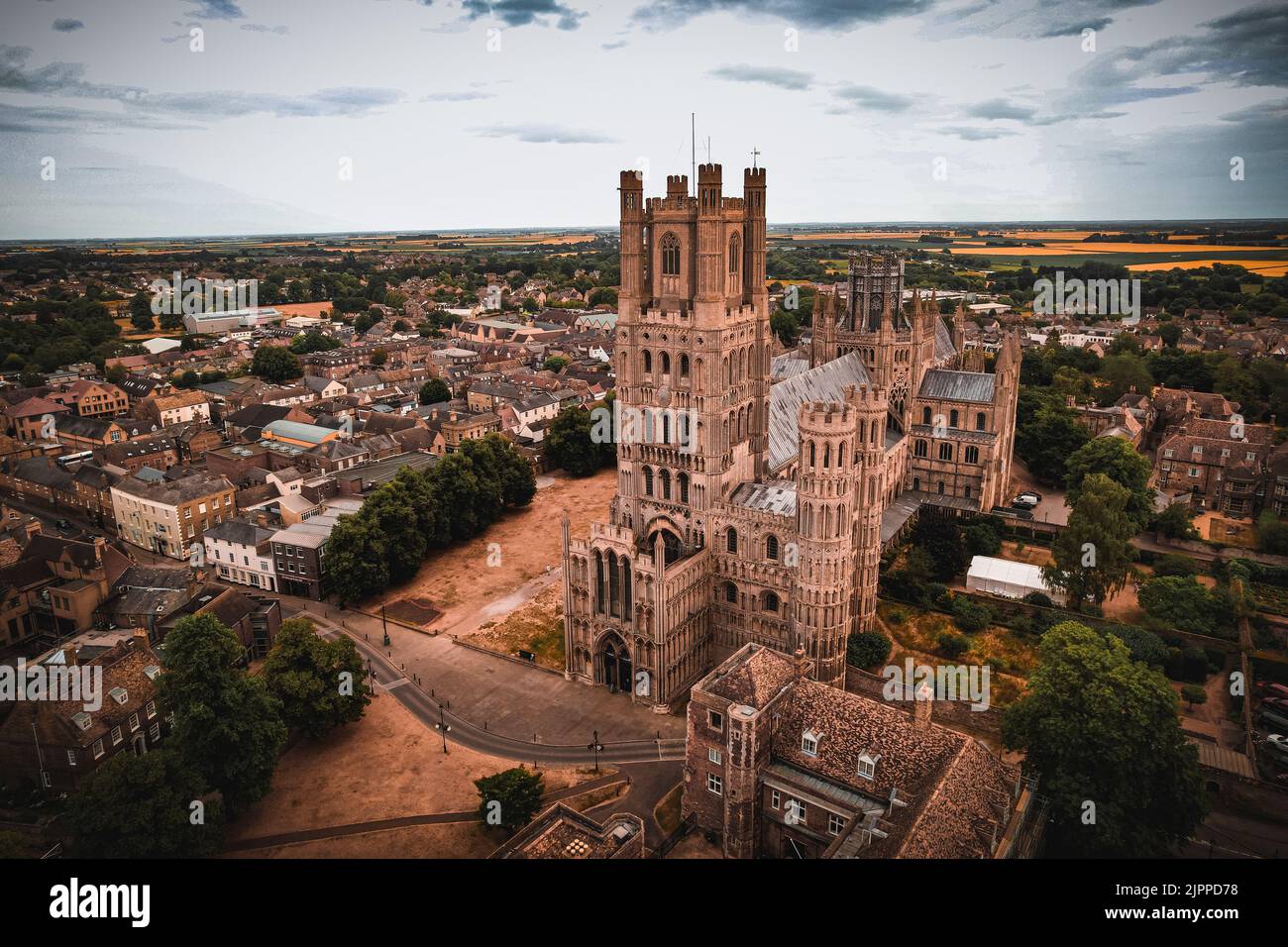 Una vista aerea della Cattedrale di Ely o della Chiesa Cattedrale della Santissima Trinità indivisa in Inghilterra Foto Stock