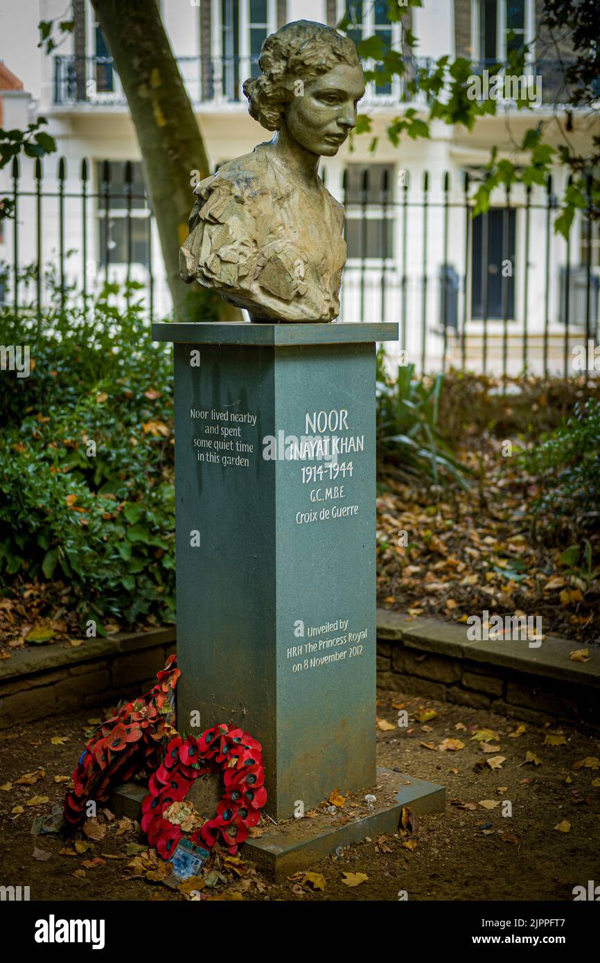 Statua commemorativa di Noor Inayat Khan a Gordon Square Bloomsbury Londra. L'agente SOE Noor Inayat Khan 1914-1944 ha premiato George Cross e Croix de Guerre Foto Stock