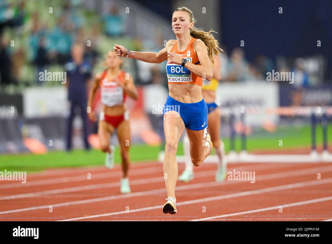 MUNCHEN, GERMANIA - 19 AGOSTO: Femke Bol dei Paesi Bassi in gara negli Hurdles femminili del 400m ai Campionati europei di Monaco di Baviera 2022 all'Olympiastadion il 19 agosto 2022 a Monaco di Baviera (Foto di Andy Astfalck/BSR Agency) Foto Stock