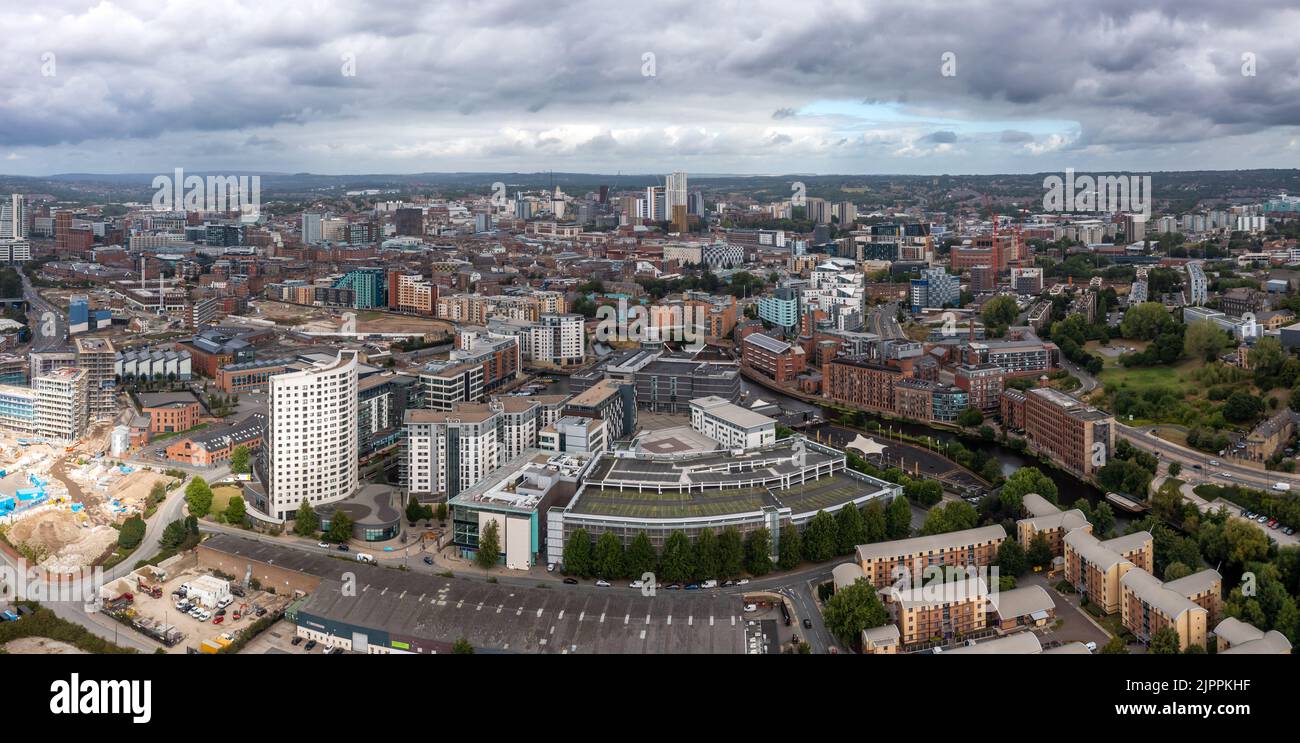 Vista panoramica aerea del porto della città di Leeds e dell'area di Roberts Wharf Foto Stock