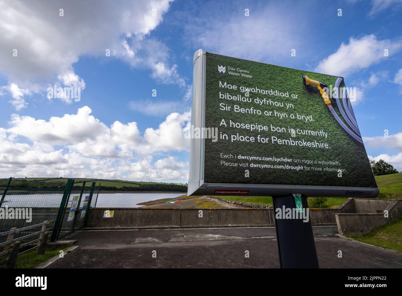 La siccità dichiarata attraverso le parti del Galles centrale e meridionale come divieto Pembrokeshire tubo di hosepipe entra in vigore.nella foto è Llys y Fran serbatoio. Foto Stock