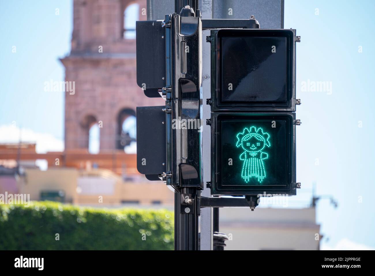 Semafori unici a Queretaro City, Messico. La ragazza che si è chiamata Queretana è una caratteristica di Queretaro Foto Stock