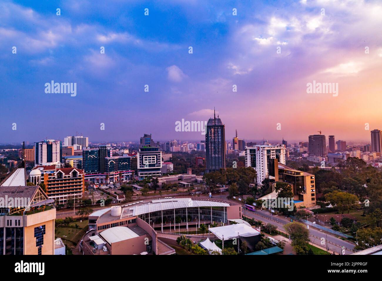 Upper Hill Sunrise Nairobi City County Skyline grattacieli paesaggi urbani della capitale del Kenya Africa orientale Nairobi City County Kenyas Capital City East Africa Foto Stock