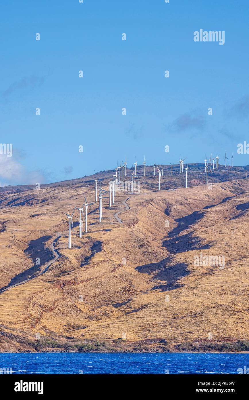 La più grande azienda eolica dello stato divenne operativa nel 2006 sulle West Maui Mountains, Hawaii. Foto Stock
