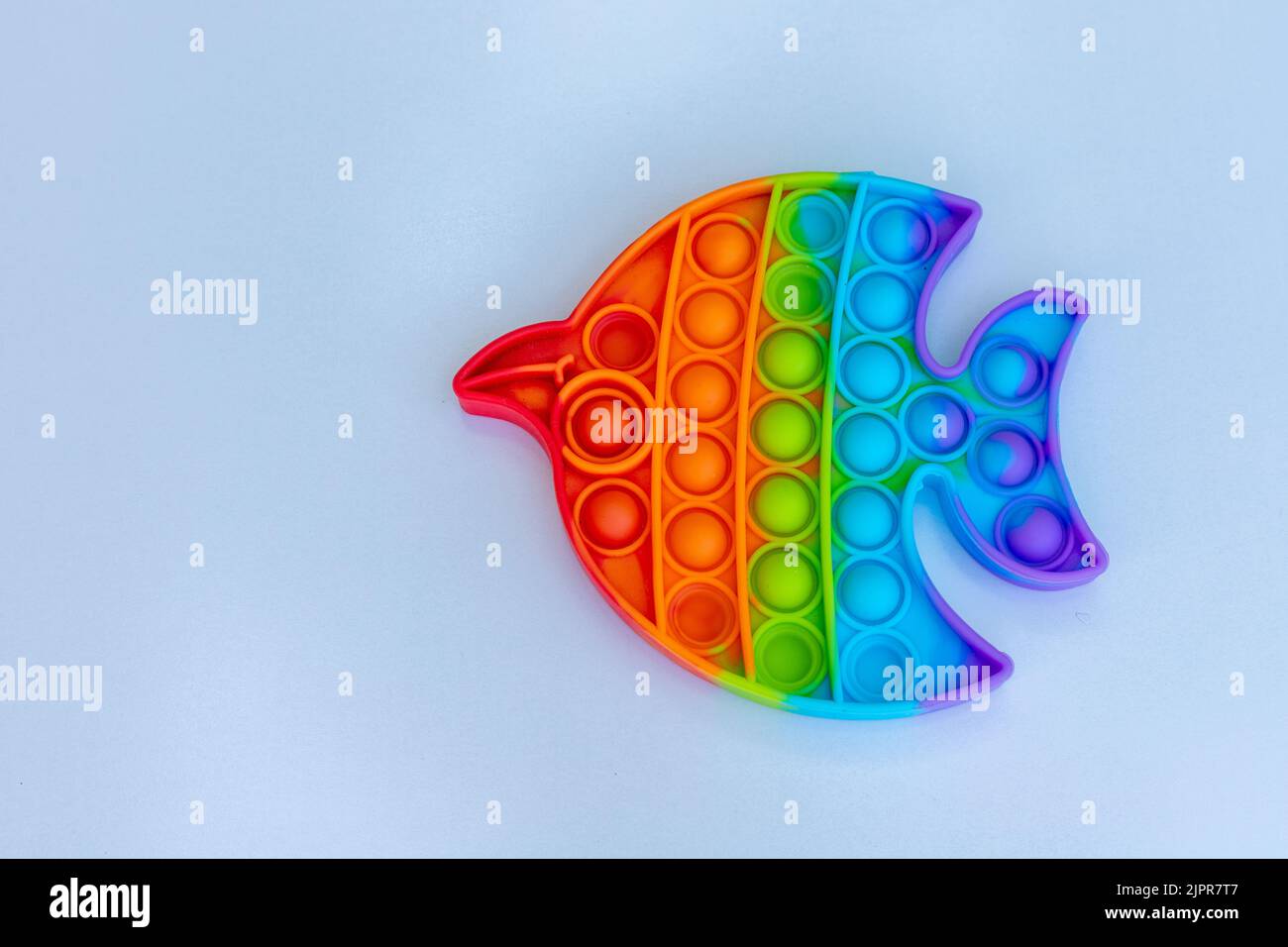 Fai scattare il giocattolo su uno sfondo isolato bianco con spazio per le copie Foto Stock