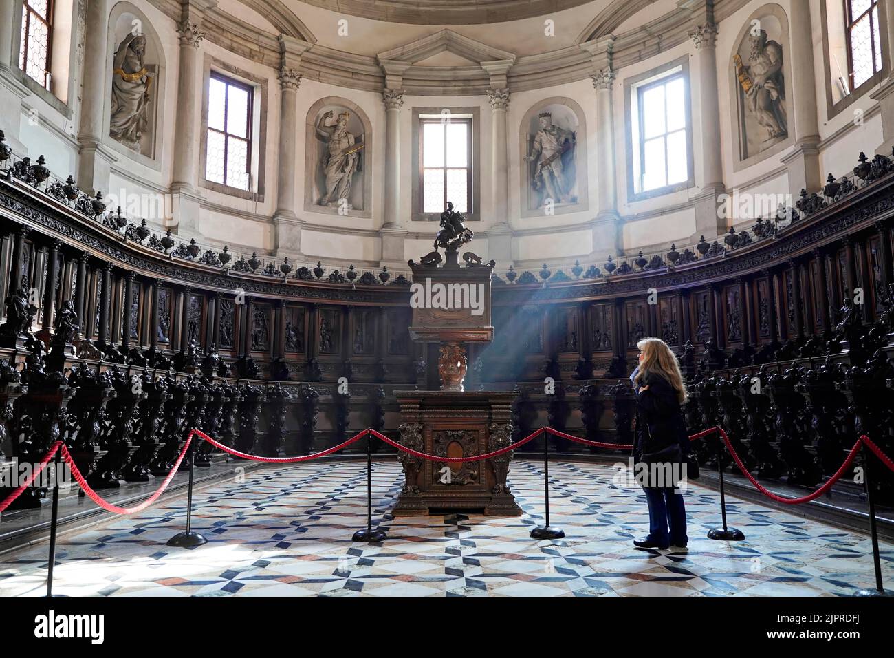 Area altare, San Giorgio maggiore, costruita da Andrea Palladio nel 1565, Patrimonio dell'Umanità dell'UNESCO, Venezia, Veneto, Italia Foto Stock