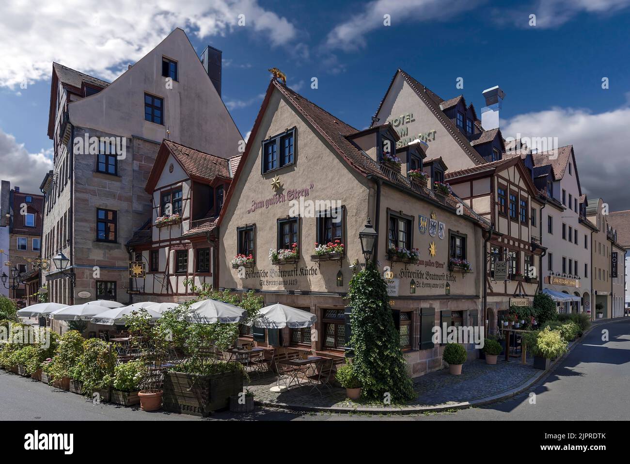 Storica cucina bratwurst, menzionata per la prima volta in un documento nel 1419, Gasthaus Zum Guldenen Stern, Norimberga, Franconia media, Baviera, Germania Foto Stock