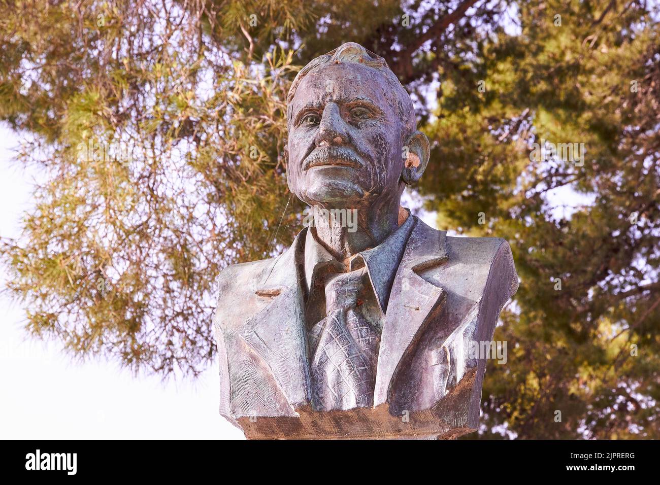 Area d'ingresso, busto di bronzo di Sir Arthur Evans, Palazzo di Cnosso, Heraklion, Creta centrale, Isola di Creta, Grecia Foto Stock