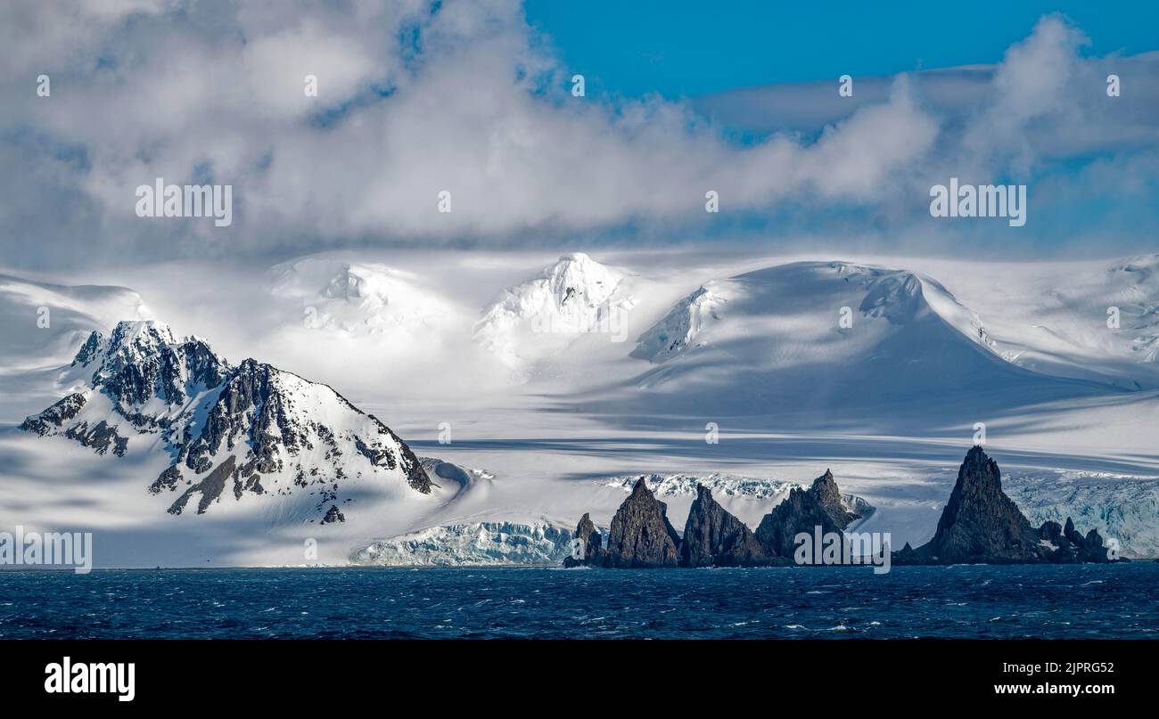 Paesaggio di montagna e ghiacciaio Panorama Antartide Foto Stock