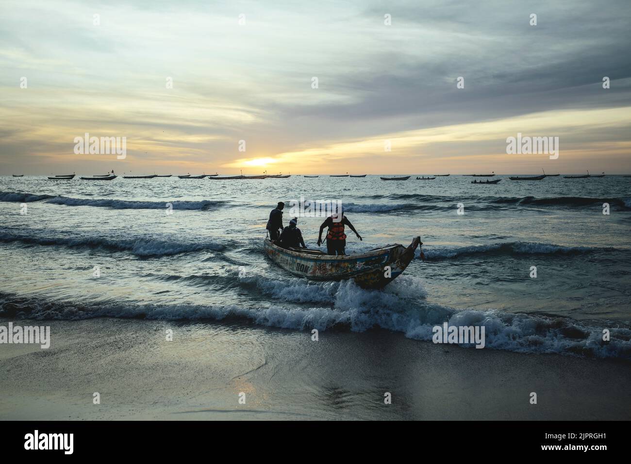 Tramonto, tradizionale spiaggia di pesca, Plage des Pecheurs Traditionnels, Nouakchott, Mauritania Foto Stock