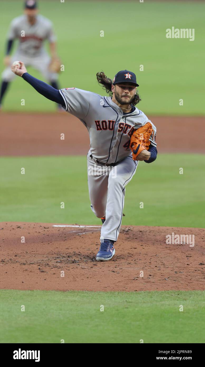 Atlanta, Georgia. USA; Houston Astros iniziale lanciatore Lance McCullers Jr. (43), nella sua seconda apparizione dal ritorno e infortunio, consegna un pitc Foto Stock